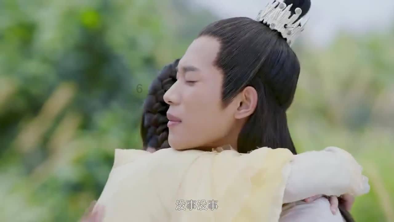 顾客吃完烧烤，发现一只老鼠叼海鲜逃走，店老板回应